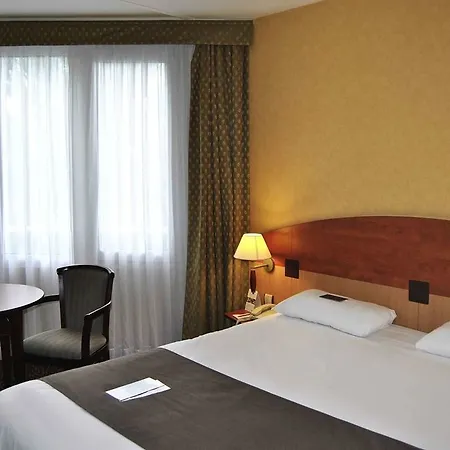 Mercure Etienne Parc De L'europe Hotel